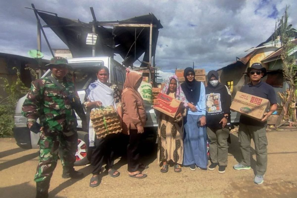 PT ANTAM UBP Kolaka bantu korban kebakaran di Pomalaa