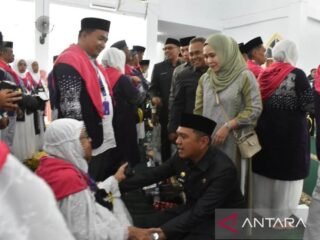 439 jamaah calon haji Kolaka menuju embarkasi Makassar