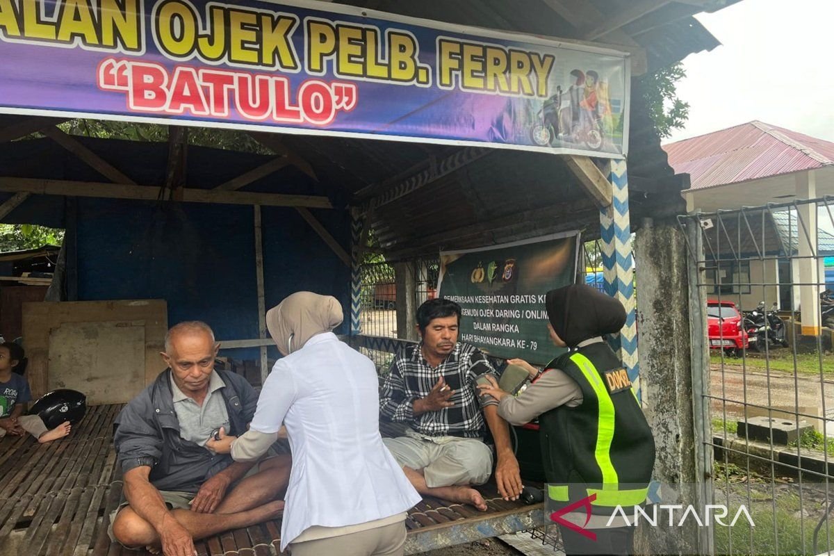 Polres Baubau edukasi dan cek kesehatan gratis pengemudi ojol