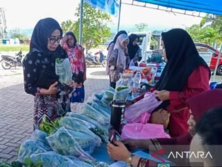Pemkot Kendari gelar pasar murah stabilkan harga pangan di pesisir