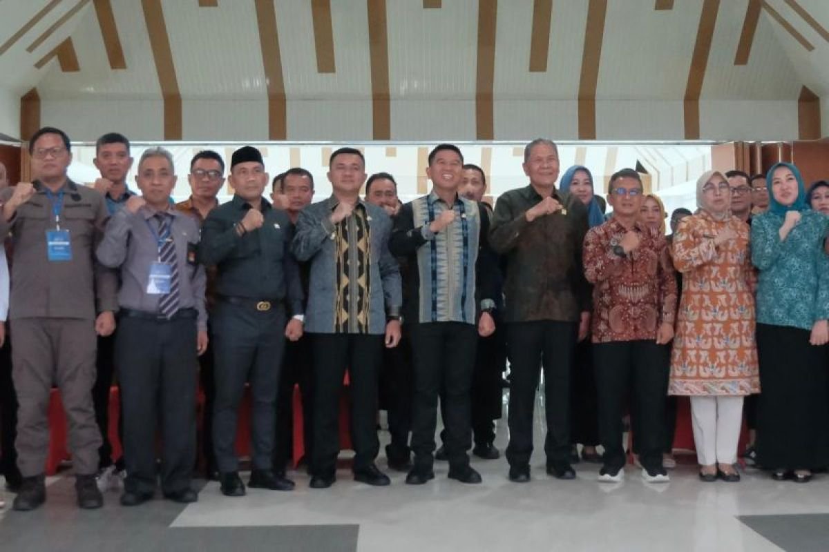 DPR RI dan BGN edukasi warga di Konsel pentingnya Program MBG