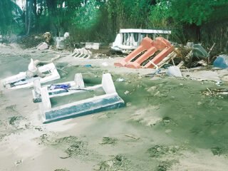 TPU Alli-Alli di Polewali Mandar Rusak Diterjang Gelombang Pasang