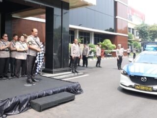 Pesawat Kargo Diterbangkan: Polda Jatim Distribusikan Bantuan untuk Tiga Provinsi Terdampak