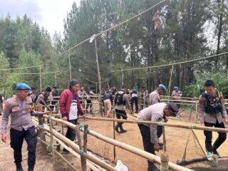 Personel Gabungan Polres Mamasa Bubarkan Praktik Judi Sabung Ayam